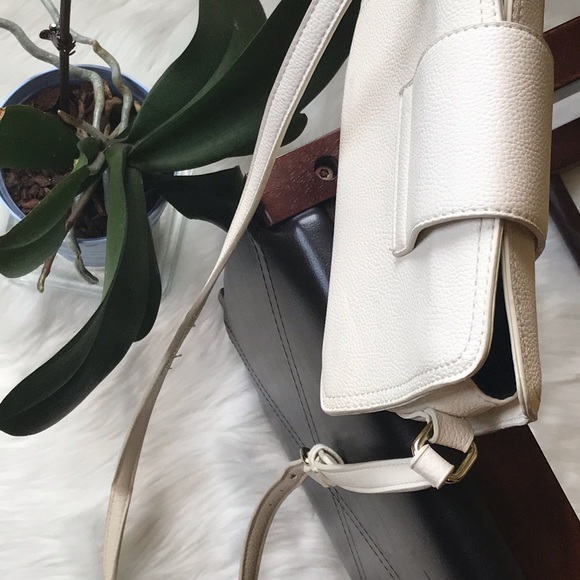 🩸Forever21 Crossbody White/Black 💋 - Picture 8 of 13